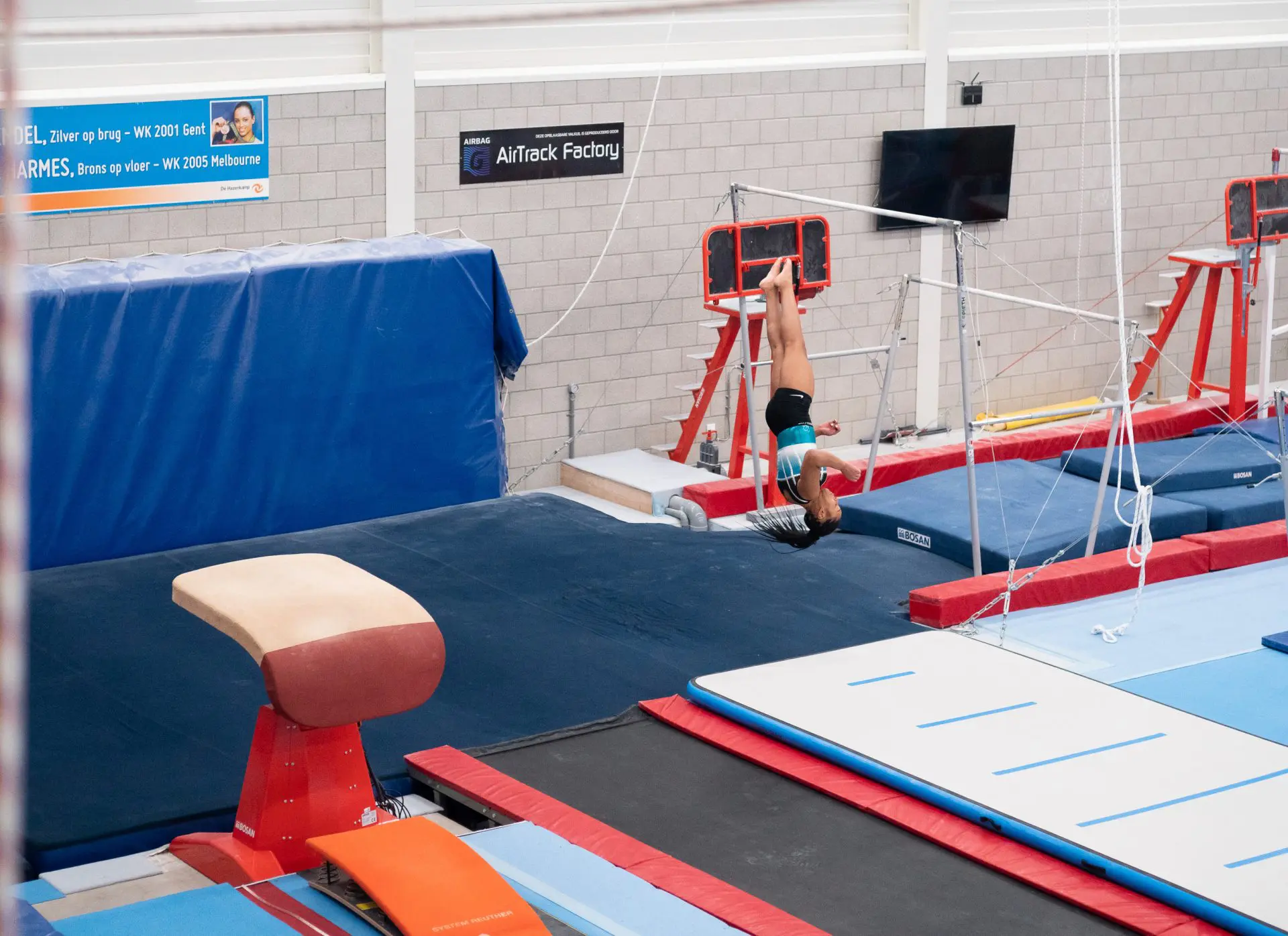 AirBag Gymnast Landing