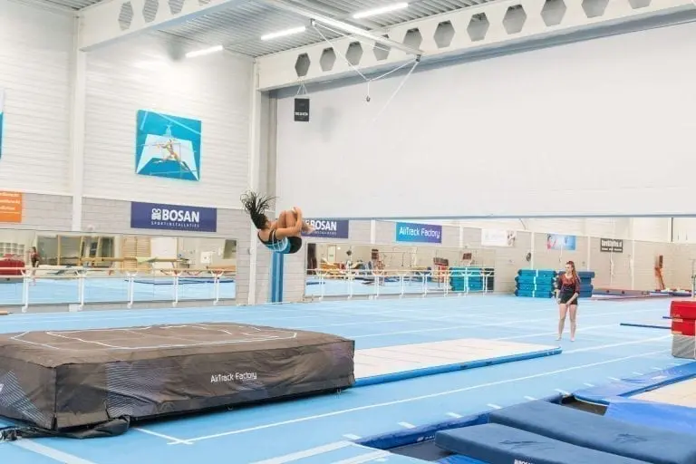 AirBag flip auf AirTrack 4 meter