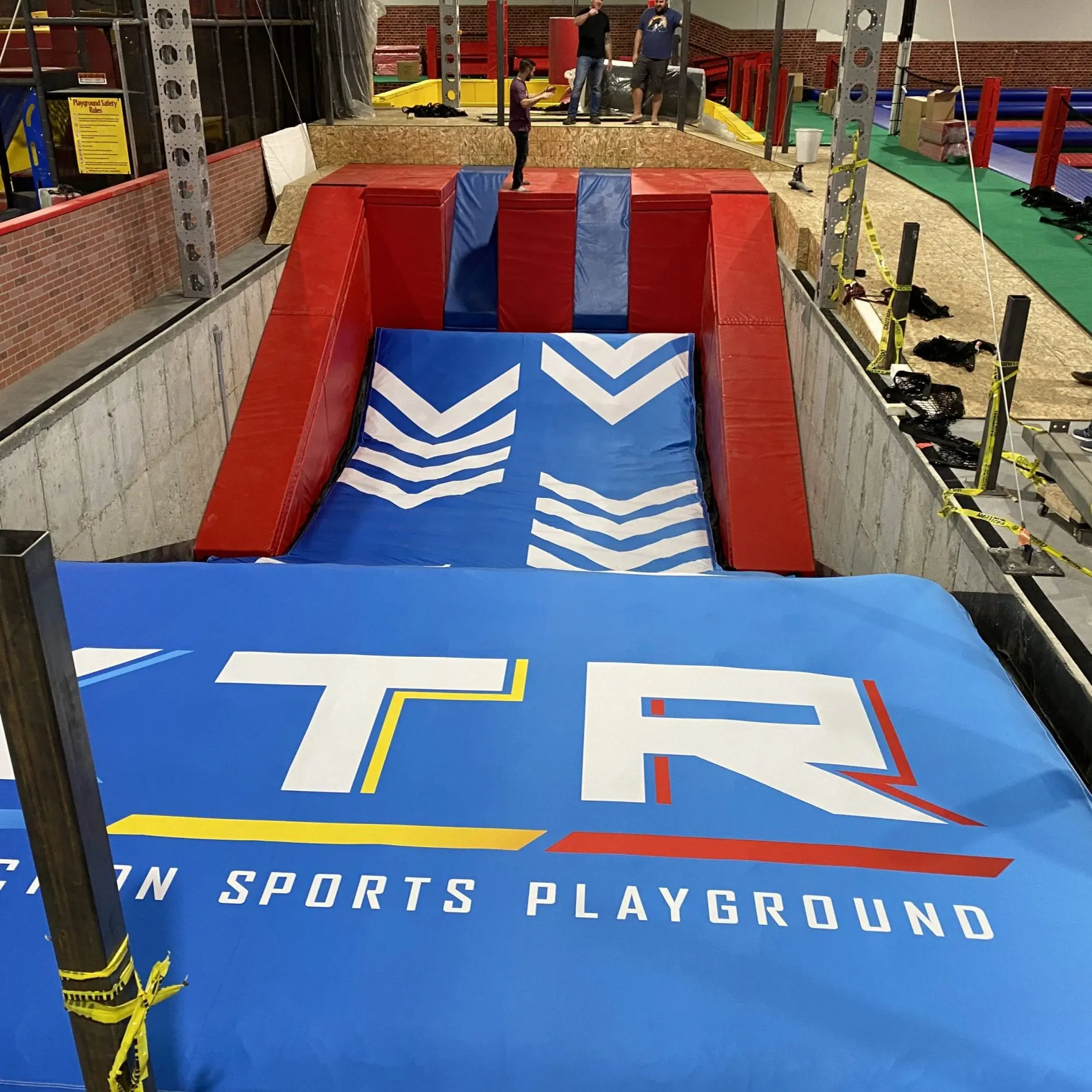 Trapeze AirBag Trampoline Park