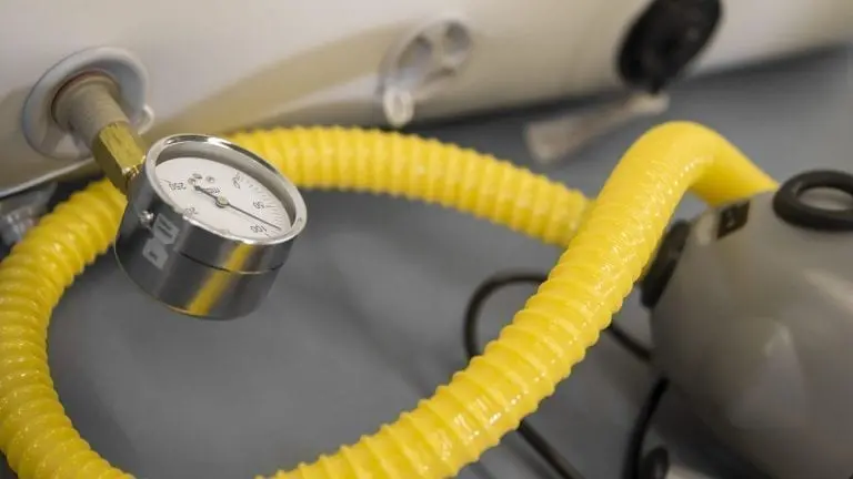 Pressure gauge in AirTrack with OV-10 blower