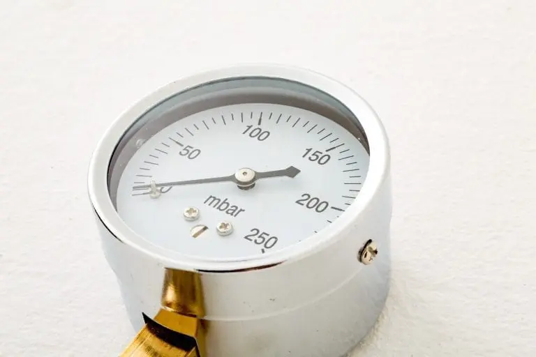 Pressure gauge detail