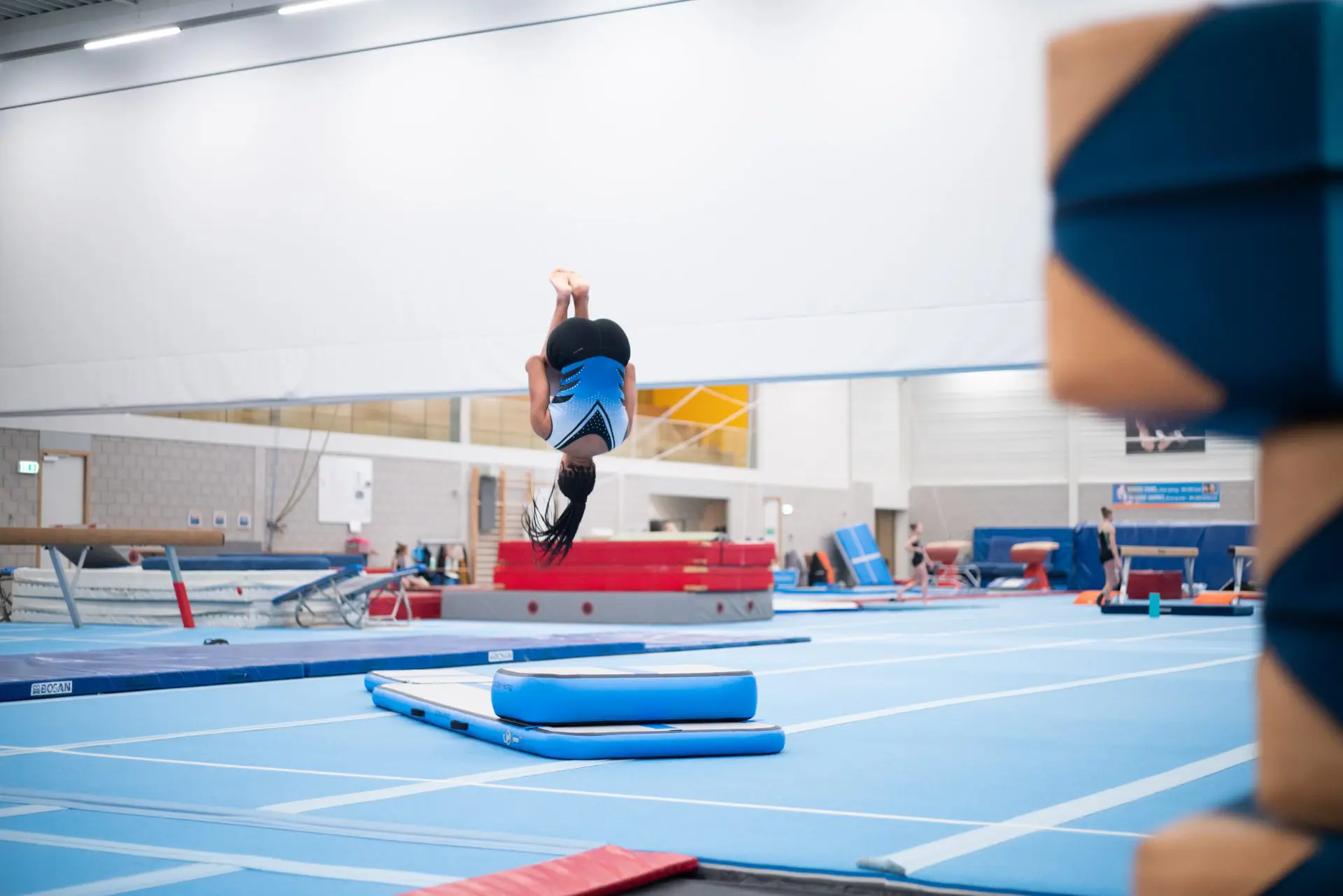 training-set-blue-inside-gym2